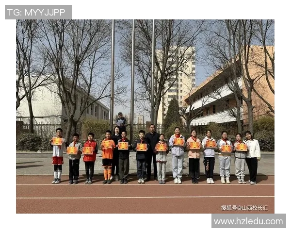 五年级学生足球比赛精彩瞬间与团队精神的完美展现